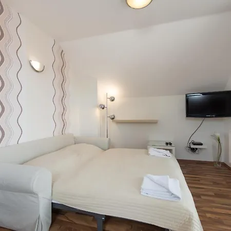 Hotel Garni Pod Skalkou Guest house