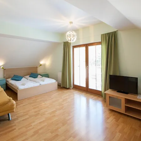 Hotel Garni Pod Skalkou Чески-Крумлов