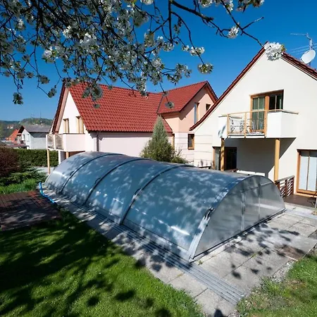 Hotel Garni Pod Skalkou Guest house
