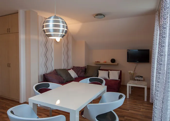 Gasthof Garni Pod Skalkou 3*